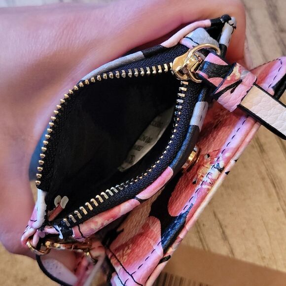 Floral wallet NWT by Steve Madden 💕🤍 - Picture 5 of 14